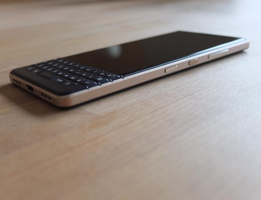 BlackBerry Key2 LE von oben rechts